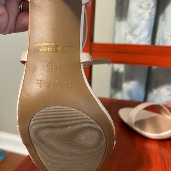 Dream Pairs Satin high heel. - Picture 4 of 4